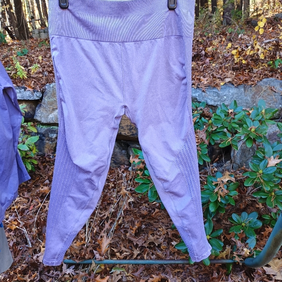 Fabletics nwt lilac mesh detail leggings - Picture 5 of 8